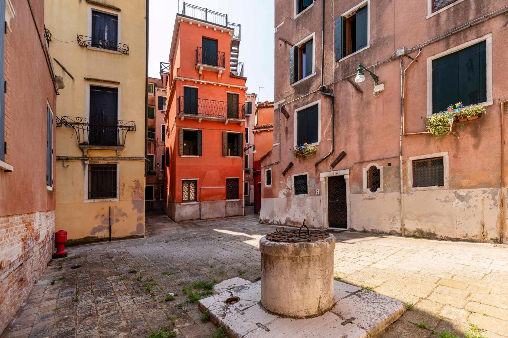 Contemporary In Ff * Venecia