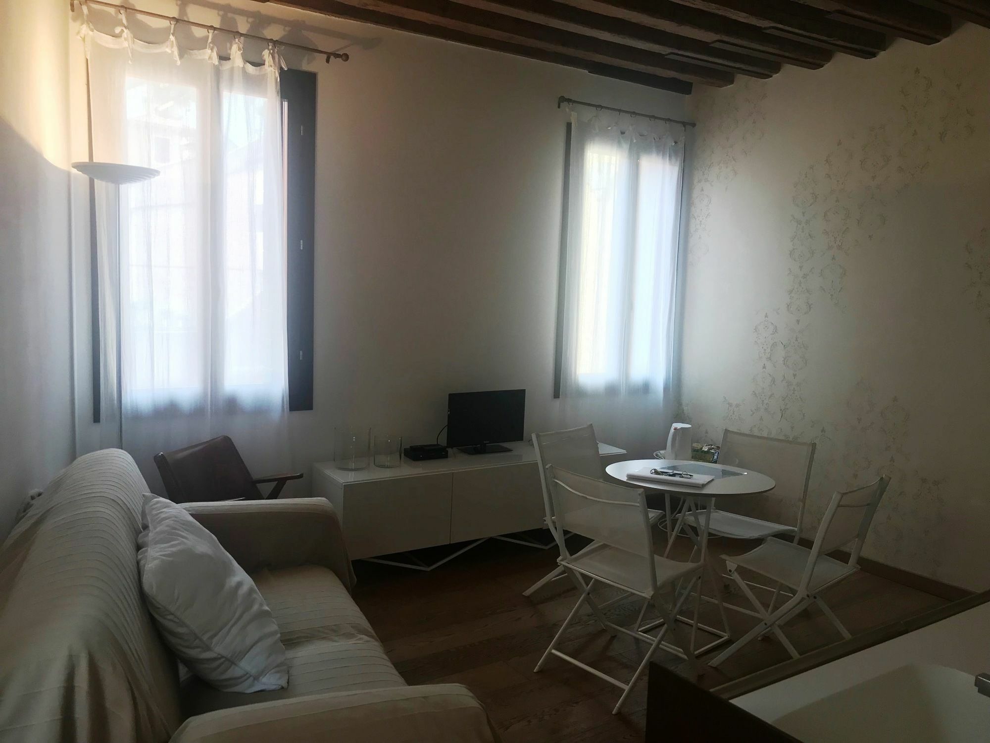 Contemporary In Ff * Venecia